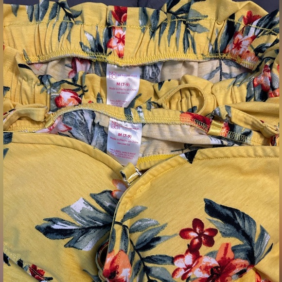 No Boundaries, top and shorts set. Yellow floral. Sz M (7-9) - Picture 7 of 7